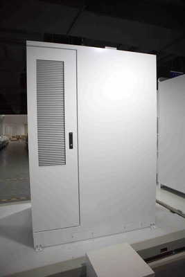 Sistem penyimpanan baterai energi industri 120KWH Perlindungan IP55 untuk dalam ruangan dan luar ruangan